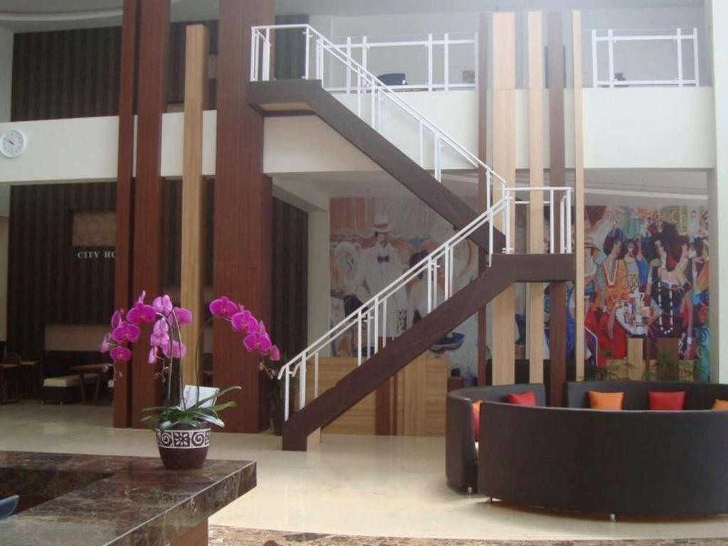 City Hotel Tasikmalaya Exterior photo